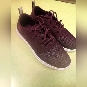 UNDER ARMOUR TENNIS SHOES